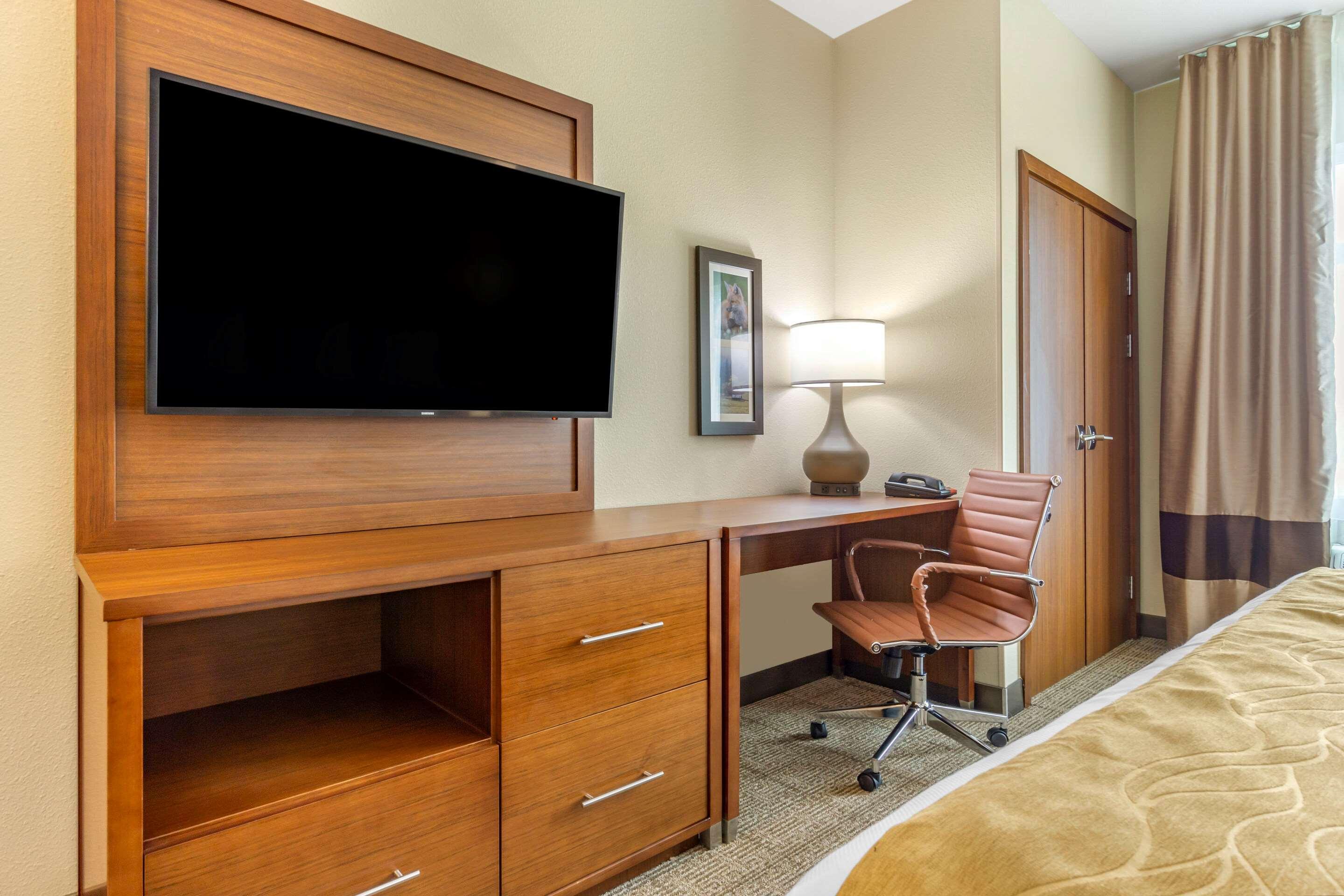 Comfort Inn & Suites Lakewood By Jblm Extérieur photo