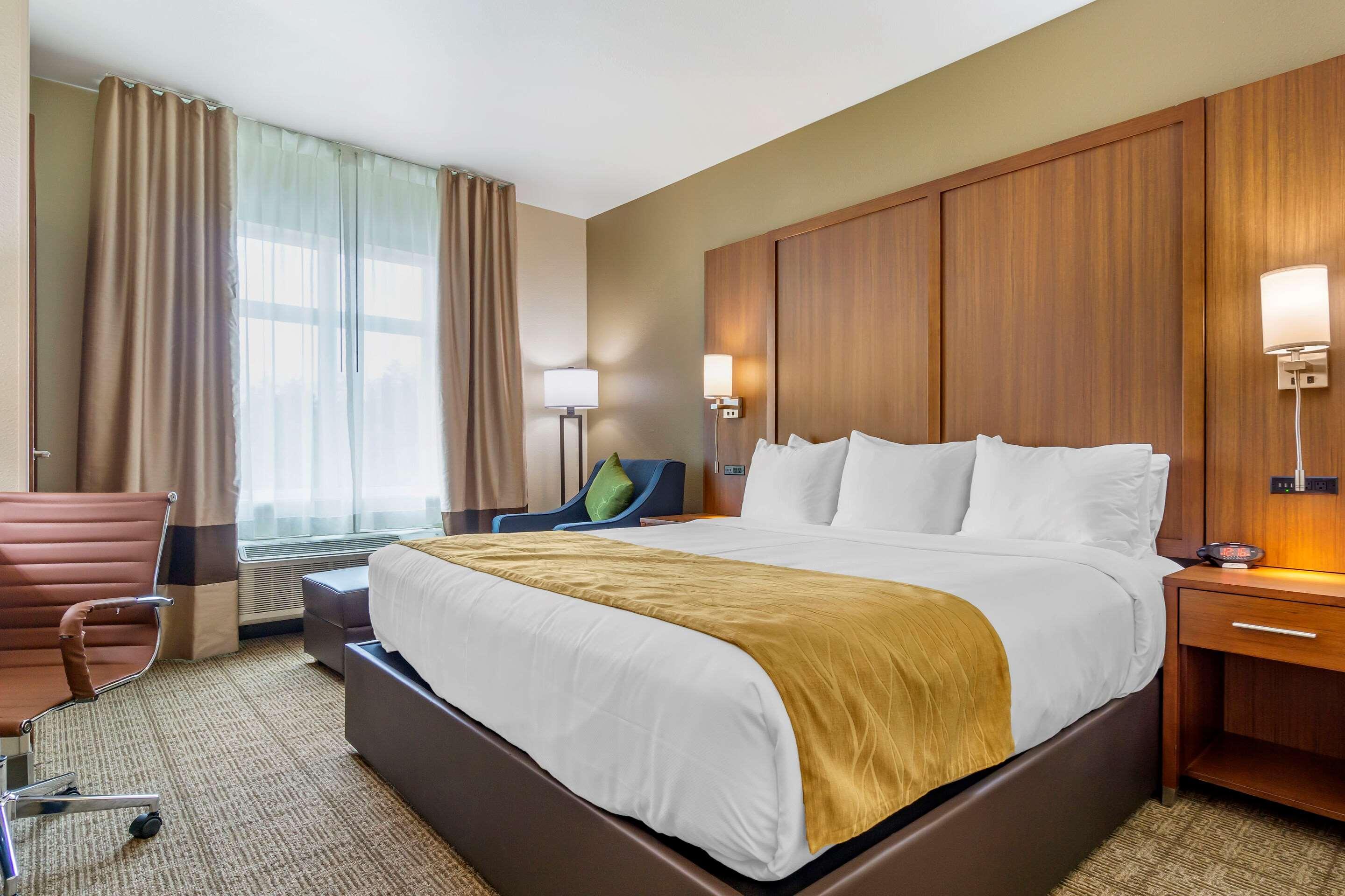 Comfort Inn & Suites Lakewood By Jblm Extérieur photo
