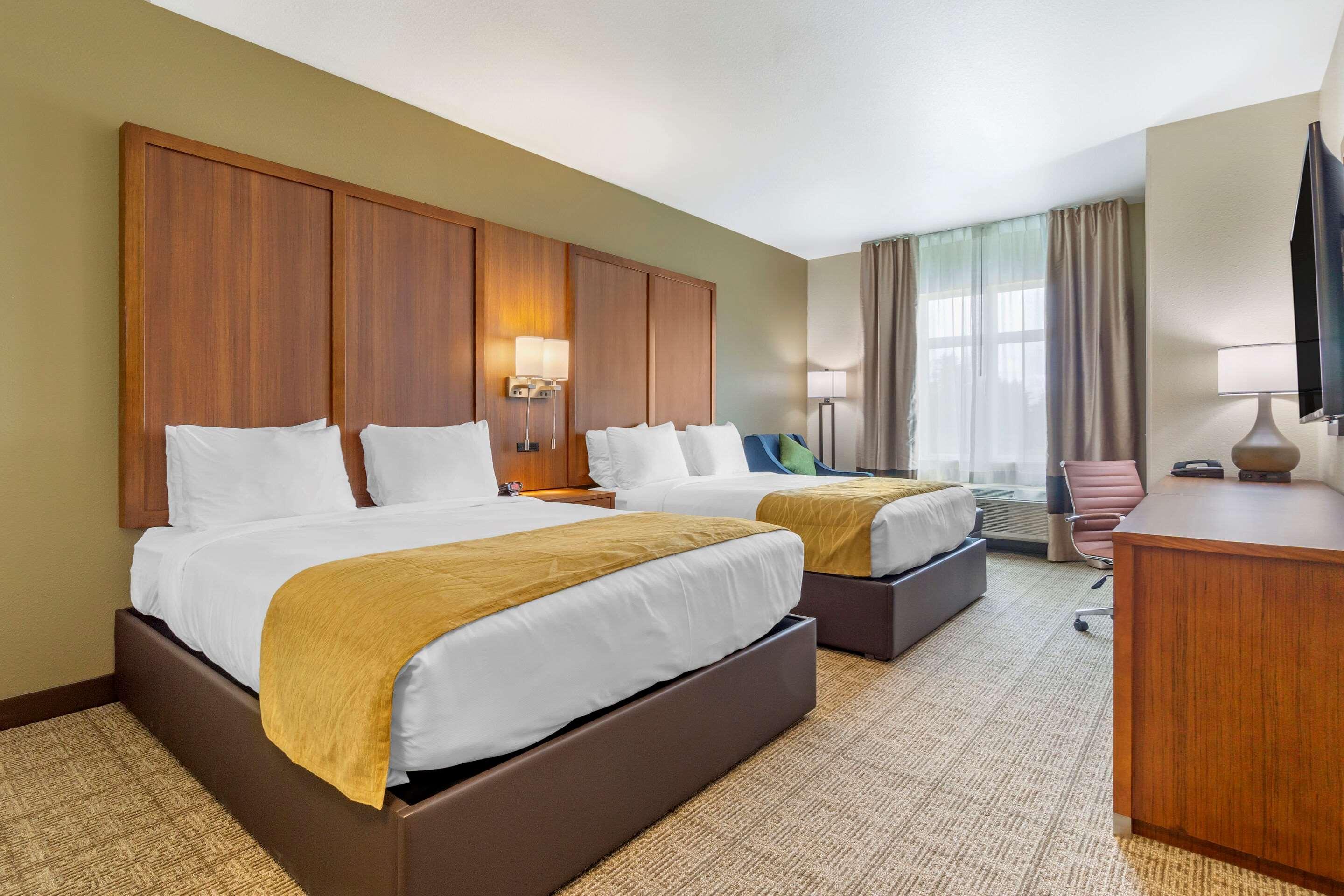 Comfort Inn & Suites Lakewood By Jblm Extérieur photo