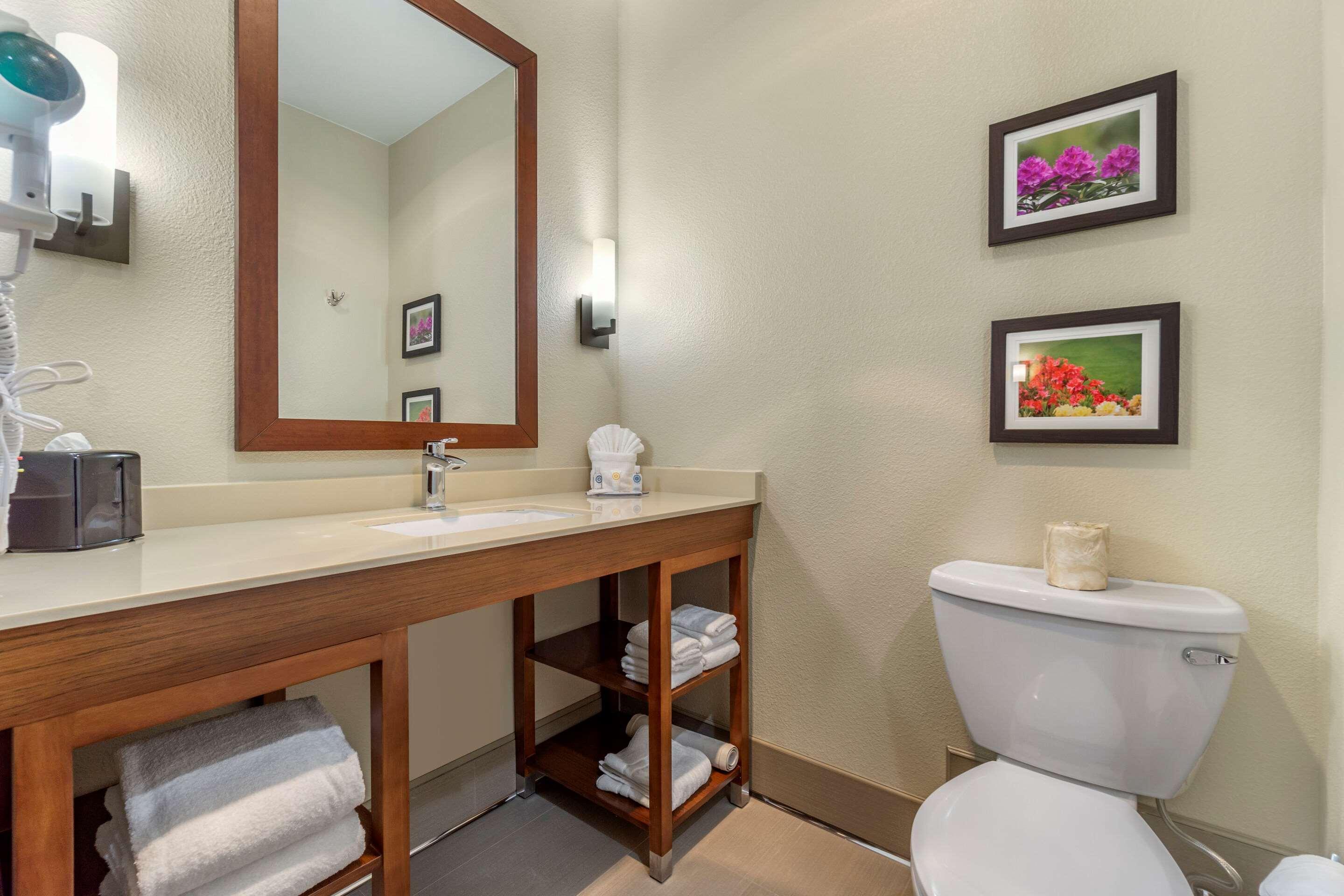 Comfort Inn & Suites Lakewood By Jblm Extérieur photo