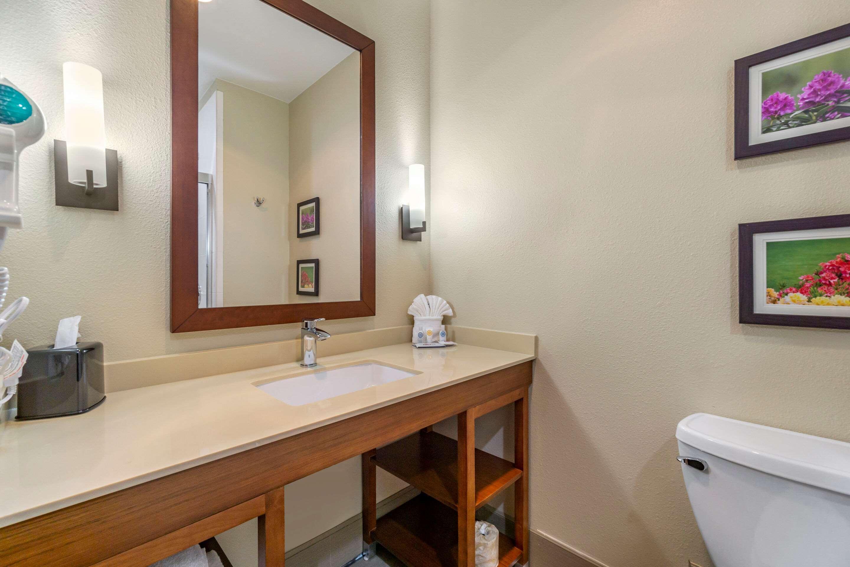 Comfort Inn & Suites Lakewood By Jblm Extérieur photo
