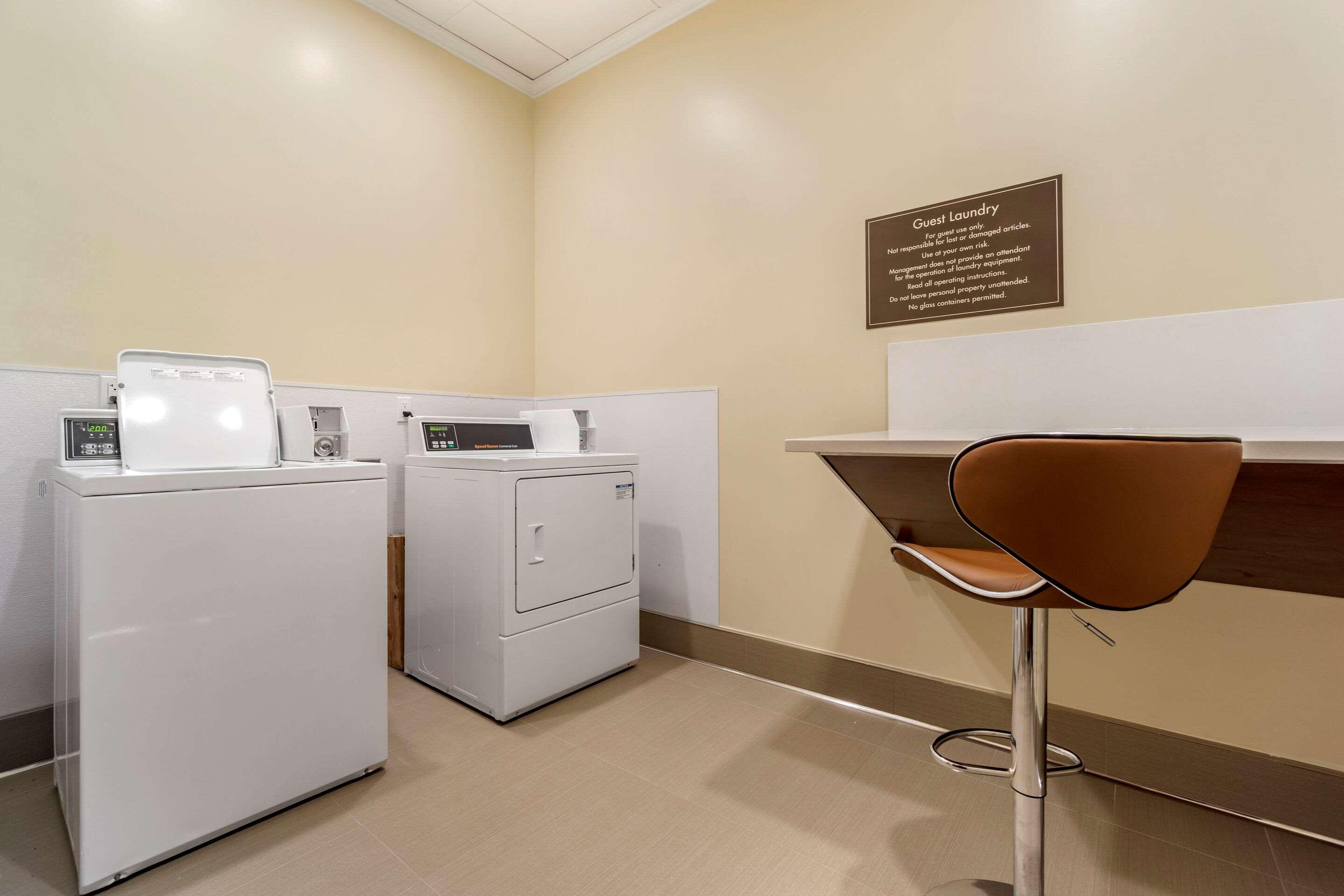 Comfort Inn & Suites Lakewood By Jblm Extérieur photo