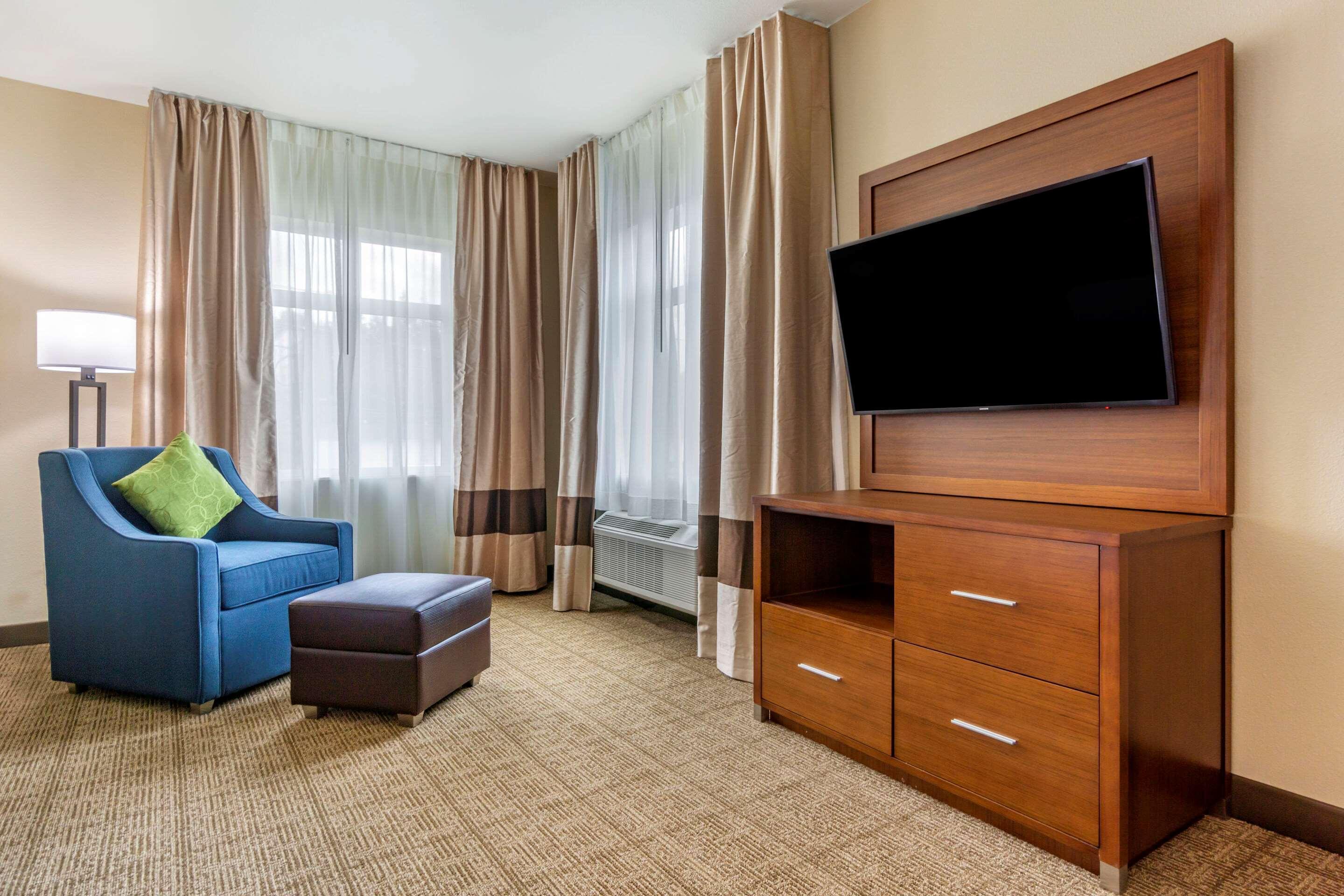 Comfort Inn & Suites Lakewood By Jblm Extérieur photo